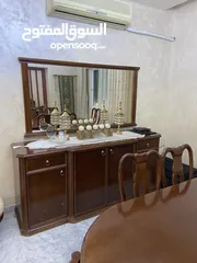  4 طاولة سفرة مع بوفيه و مراية بحالة ممتازة