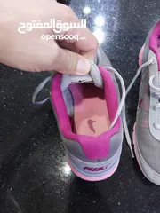  4 حذاء رياضي نايك NIKE للمشي والجري لمسافات طويله مريح جدا اصلي مقاس 39 استعمال خفيف بحال الوكاله مريح