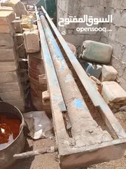  2 جك هيدروليكي الطول 3م تقريبا وهو مغلق يعمل كدفاش