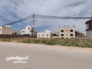  4 قطعة أرض مميزة للبيع اربد منطقة ايدون الجزيرة الغربية مساحة 805م غرب مدارس تقارب