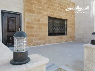  16 شقة ثالث مع روف سطح غير مبني 150م في ابو نصير