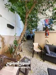  18 شقة 120متر +حديقة 80 متر في منطقة راس بيروت قرب فندق البريستول للبيع