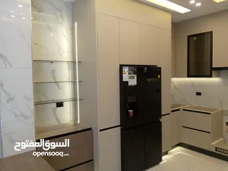  13 شقه للبيع خلف المدارس العالميه