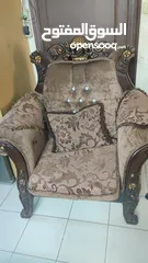  2 طقم كنب شبه جديد للبيع بسعر مغري جدا خشب قوي
