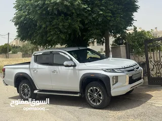  8 Mitsubishi L200 2022