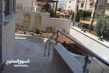  24 فيلا/بيت للبيع من ثلاث طوابق مساحة البناء 700متر مربع مساحة الارض600م2