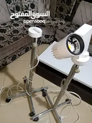  2 كشافات عدد 2 مع قاعده عجلات متحرك لثنين