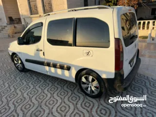  4 بيجو بارتنر 2011