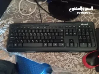  4 كمبيوتر مع فاره معها فلاشه وكيبورت سلك