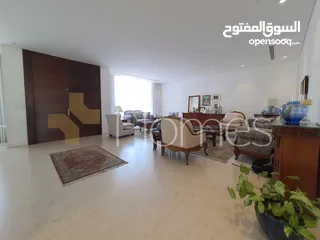  16 فيلا مع مسبح للبيع في طريق المطار بمساحة بناء 940م