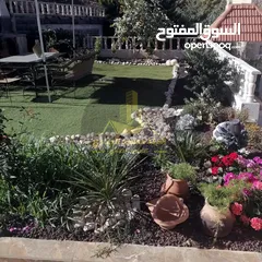  1 شبه قصر للبيع في أجمل مناطق الجبيهة بسعر لقطة تصلح للسكن أو مقر ديوان