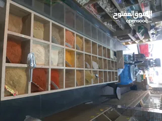  6 محمص للبيع بكامل عدته وديكوره وبضاعته البيع بداعي السفر المحمص يعمل بشكل جيد وقابل للتطوير والتوسيعو