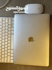  1 Apple MacBook Pro 2019