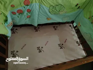  5 للبيع سرير بيبي بحالة ممتازة -