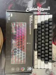  7 كمبيوتر كامل للبيع مع شاشتين وماوس وكيبورد وسماعه وقطعة نتpc