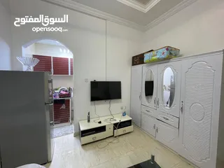  3 استوديو مفروش فرش نظيف جدا شامل فواتير الكهرباء والماء مطبخ منفصل مع بلكون وباركن مجاني