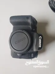  1 Camera Canon 77D
