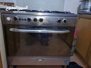 4 فرن غاز إيطالي بحاله ممتازه جدا الفرن بالصلاة على النبي تعال وافحص وشوف بعينك