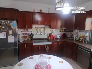  4 شقه مسكونه للبيع