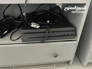  1 PS4 with 2 remotes