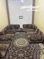  1 فرشات و بوفيه للبيع بسعر مغري جداً  بالزرقاء
