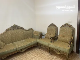  2 طقم كنب للبيع بحاله ممتازه