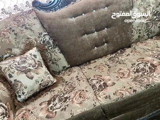  9 طقم كنب صالون للبيع بحالة ممتازة