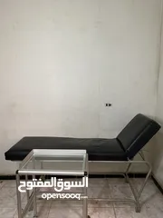  4 سرير كشف طبي و حامل ادويه