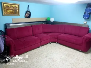  1 وغرفه نوم مجوز ما فيهاش اي خدش للبيع مستخدمه شهر والكنبايات معاها والخزانه غرفه نوم كامله مش ناقصها