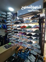  2 محل أحذيه بكامل الديكور والمعدات والأحذيه