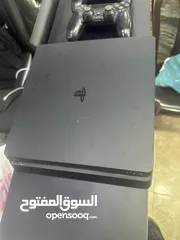  4 PS4 slim جهاز بليستيشين 4 سلم مع 4 ايادي تحكم و اشتراك للبيع مع 4 ايادي تحكم