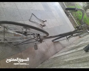  1 بسكليت جنط 27 يحتاج كرسي وتيوبين