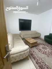  5 طقم كنب ابيض مع اخضرمستعمل فقط   وفي احتمال المناقشه في السعر