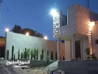  13 منزل للبيع