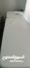  1 سرير مساج أو حجامة جلد لون ابيض ،،،،