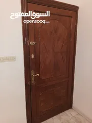  3 باب بيت  بخشب مميز جدا