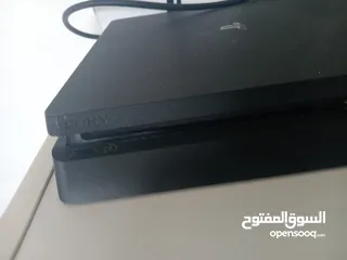  8 بلايستيشن 4 سلم للبيع معاه ثلث ايادي عليه عده اللعاب معاه سيديات انشارتد4 ومارفل