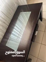  1 طاولة وسط بحالة ممتازة