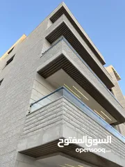  3 شقة اخير مع روف/ مساحة 176م/ ترس واسع جداً و مطل على شارعين/ صرف صحي واصل