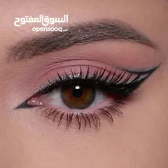  2 Glow Eyes يعكس الإشراق والجمال والتركيز على جمال العيون)