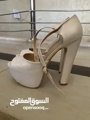  3 كعب للبيع لون بيج