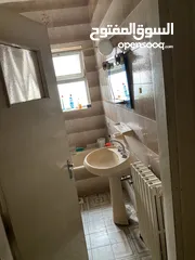  7 شبه فيلا موقع مميز جداً