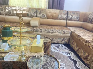 2 مجلس غرفة ضيوف نادر الاستعمال  3.5×3.5 7 مقاعد مجوز و 3 زوايا و اربع مساند مع طاولة و 4 طربيزات