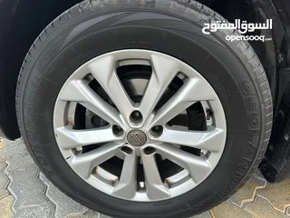  10 Nissan Extrail single owner Gcc agency service