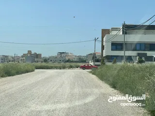  1 ارض للبيع في اربد مساحة دونم     في حوض الجزيره الغربية شرق مستشفى الراهبات