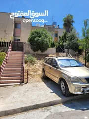  5 كيا سيرينتو جيب.بحالة ممتازة مش ناقصها شيء.كاش او اقساط