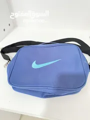  1 شنطة لحفظ الاكل من شركة Nike