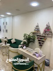  11 صالون سيدات مجهز كامل بجميع مرافقه والمعدات والديكور ممتاز ضمانه شهري