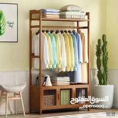  1 خزانة ملابس خشبية مع علاقة وأبواب