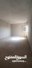  12 شقة جديدة حجم كبيرة نص تشطيب للبيع في مدينة طرابلس منطقة رأس حسن  بعد كباب العريبي علي يمين